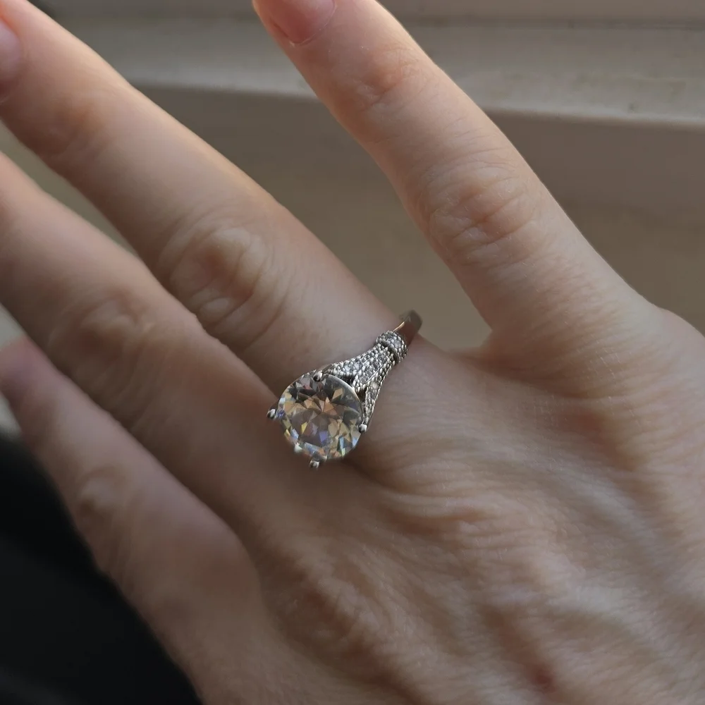 Vintage-Inspired Round Cut Solitaire Engagement Ring in Sterling Silver - Picture 7 of 7